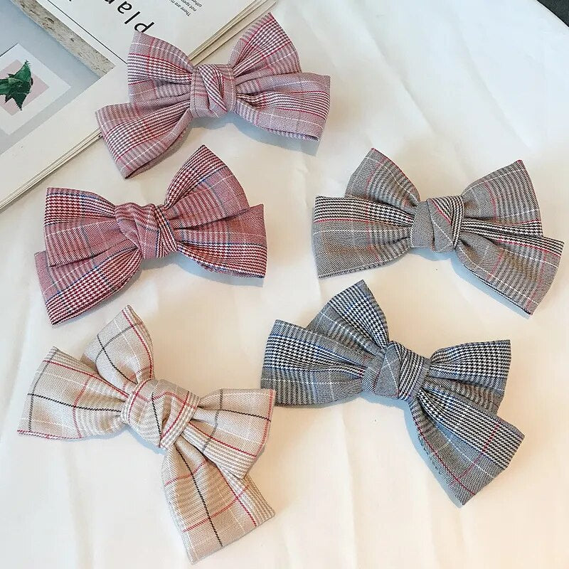 Holly Bow Hairclip