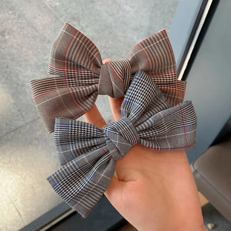 Holly Bow Hairclip