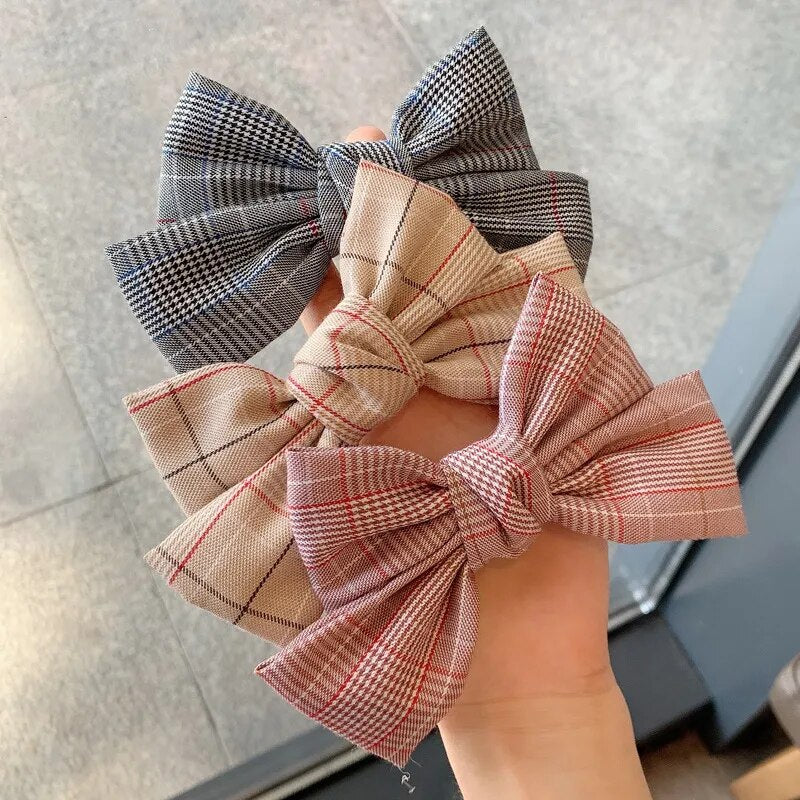 Holly Bow Hairclip