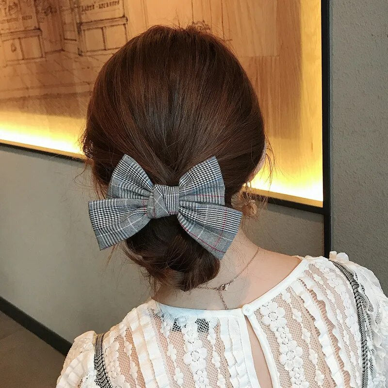 Holly Bow Hairclip